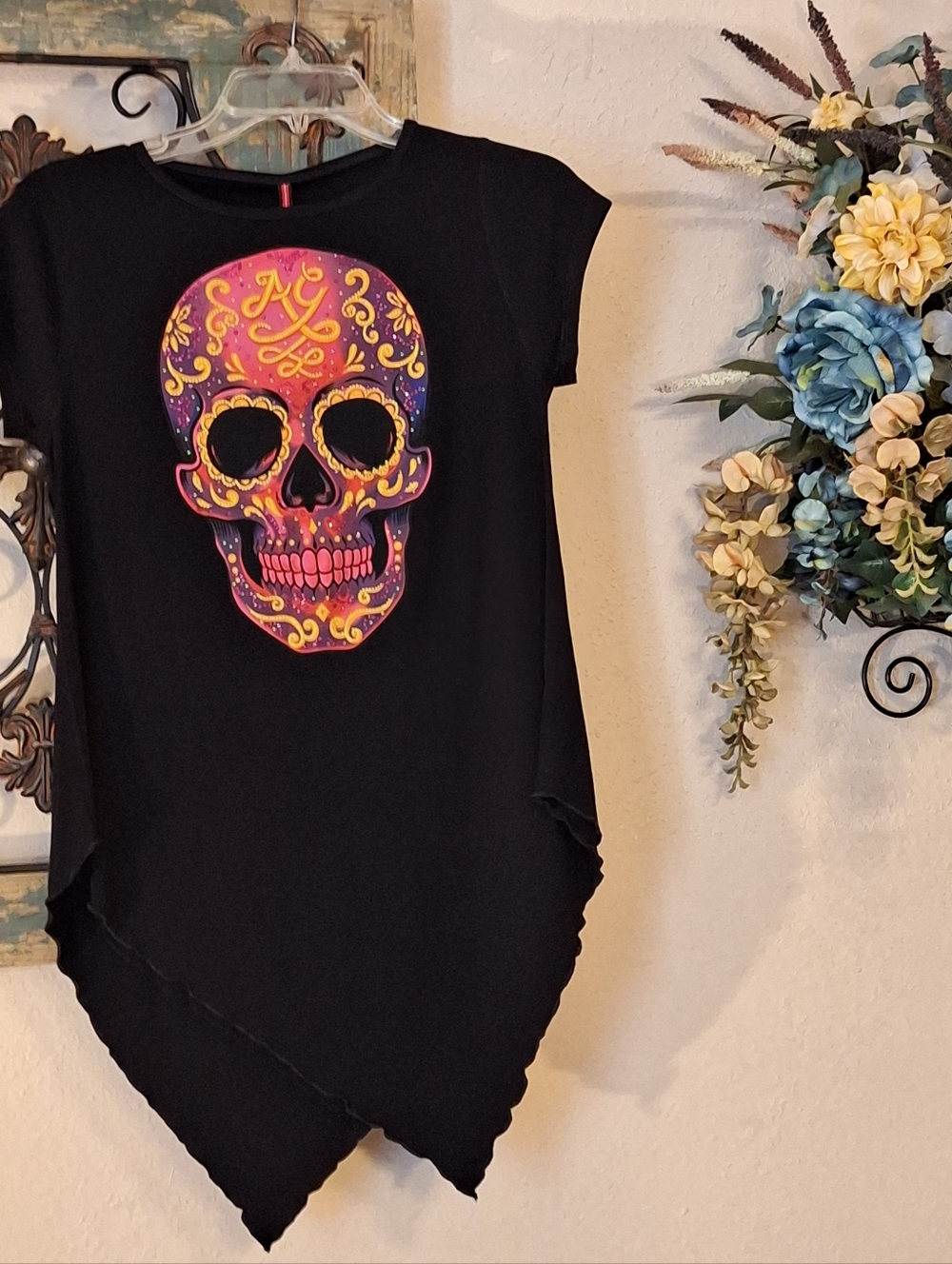 Black Short-Sleeve Tunic with Pink & Yellow Sugar Skull Graphic. NWT Size Large